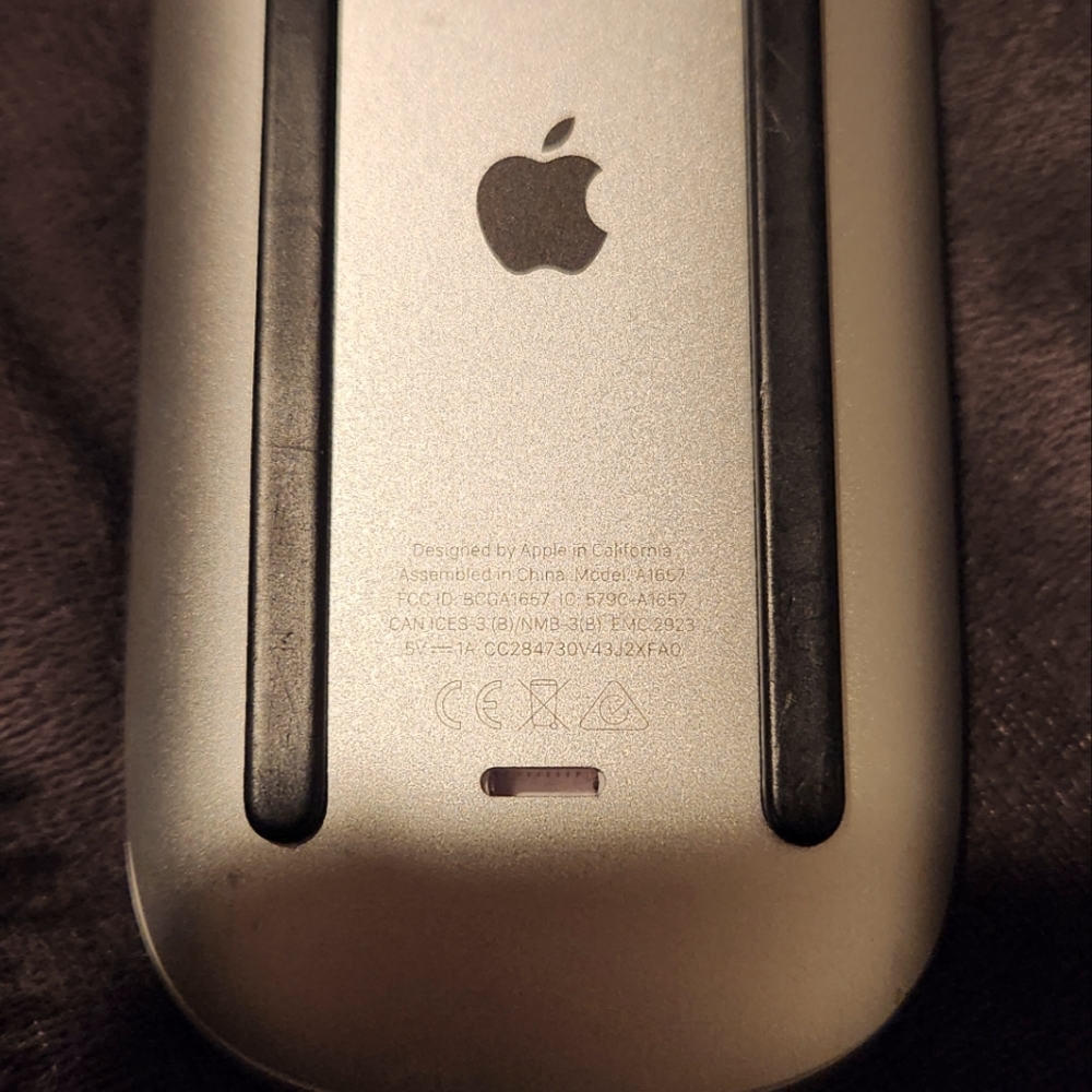 Apple Magic Keyboard and mouse- White- 1657